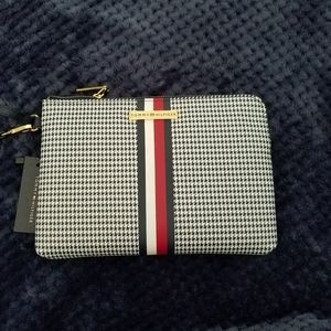 Tommy Hilfiger wristlet (NWT)